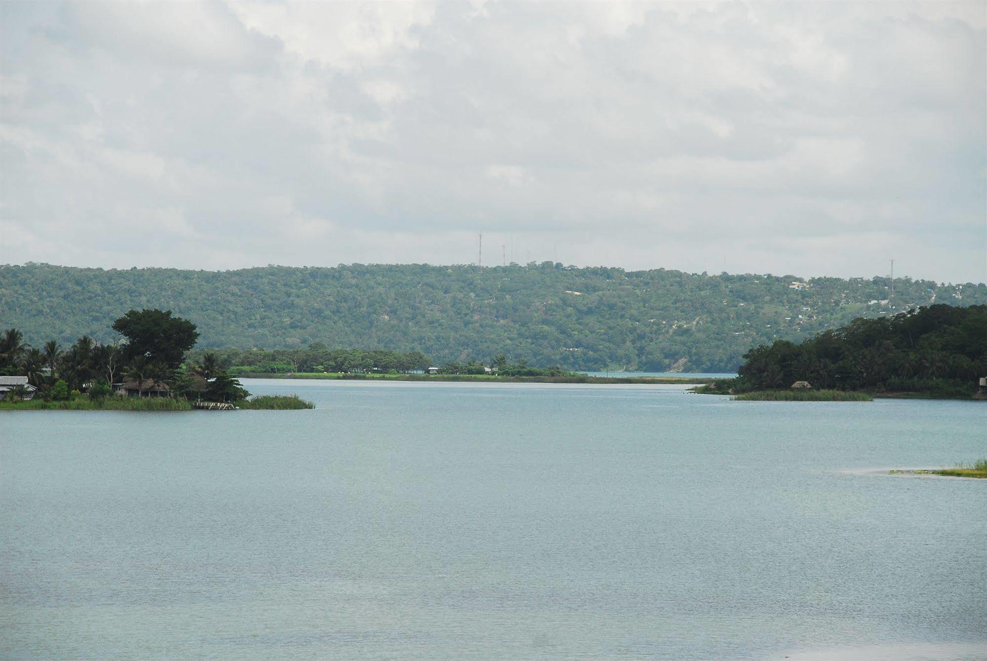 Peten Esplendido Flores Ngoại thất bức ảnh