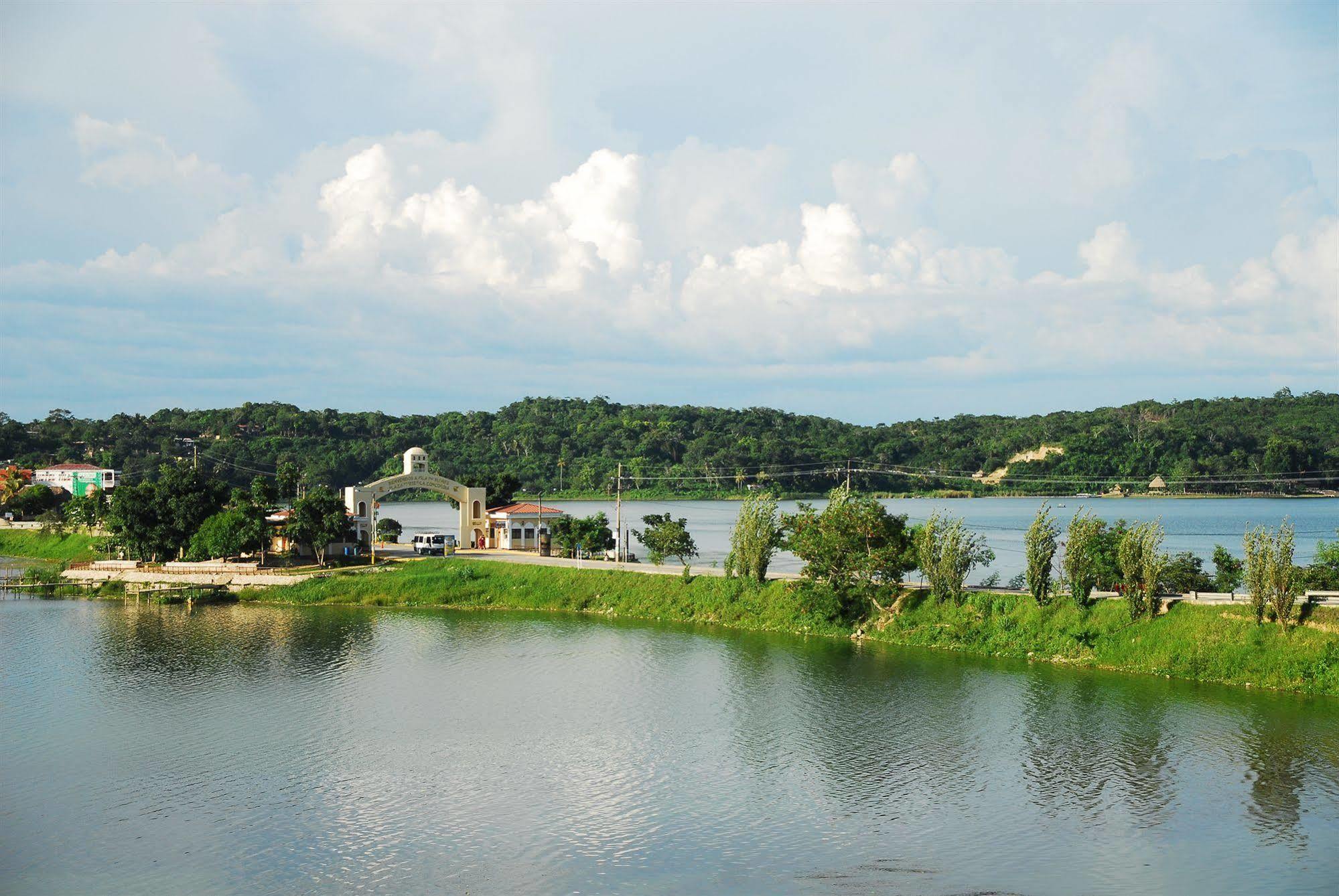 Peten Esplendido Flores Ngoại thất bức ảnh